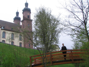 St. Peter's from the north, with Dominic's host on the bridge