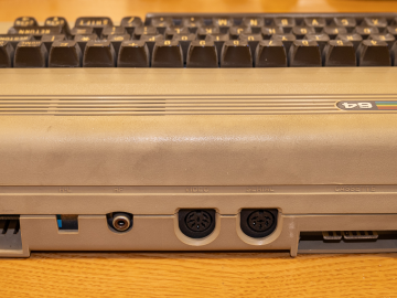 Commodore 64 UKB-2384826 (Rear)