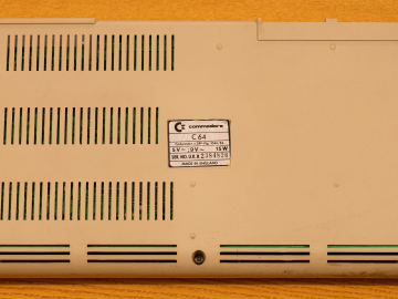 Commodore 64 UKB-2384826 (Underside)