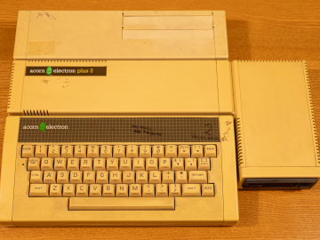 Acorn Electron 06-ALA01-0001437 (Top view)