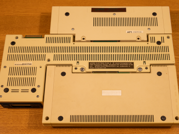 Acorn Electron 06-ALA01-0001437 (Underside)