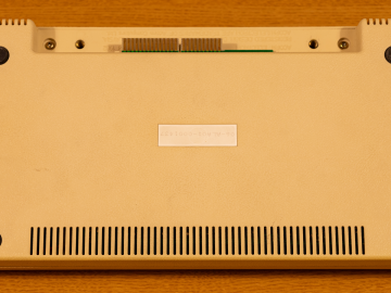 Acorn Electron 06-ALA01-0001437 (Underside)