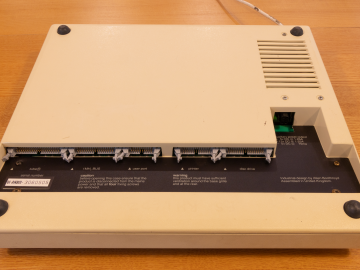 BBC Micro 01-ANB01-3060505 (Underside ports)