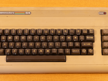 Commodore 64 UKB-2384826 (Top view)