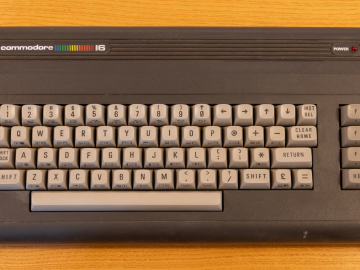 Commodore 16 EA5-236069 (Top view)