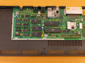 Commodore 16 EA5-236069 (Top removed)