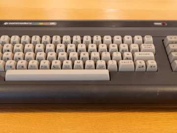 Commodore 16 EA5-236069 (Front view)