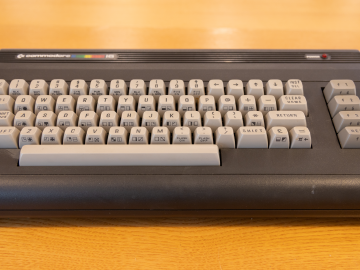 Commodore 16 EA5-236069 (Front view)