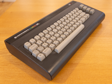 Commodore 16 EA5-236069 (Left side)