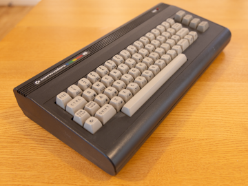 Commodore 16 EA5-236069 (Left side)