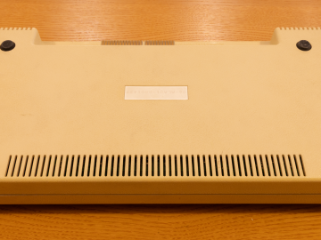 Acorn Electron 06-ALA01-0001437 (Underside)