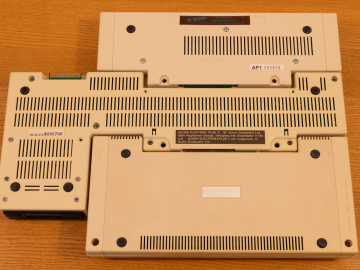 Acorn Electron 06-ALA01-0001437 (Underside)