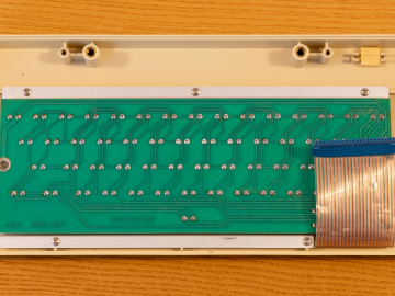 Acorn Electron 06-ALA01-0001437 (Keyboard underside)