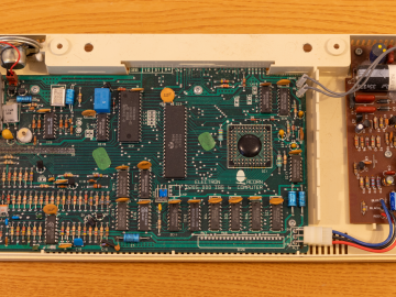 Acorn Electron 07-ALA01-0130626 (Top removed)